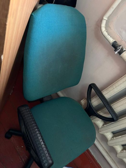 Компьютер с Столом и Стулом