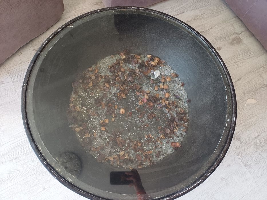 Диван,холна маса и рафт- кутии