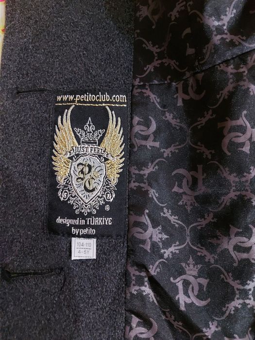 Продам пальто детское на 5-7лет