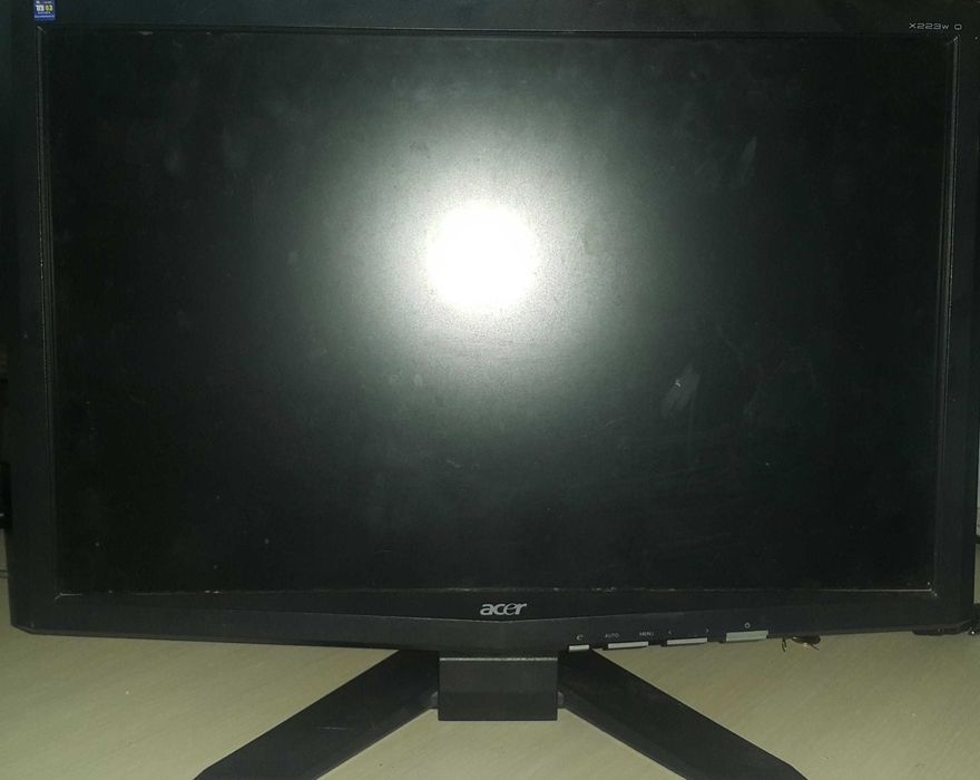 Продам монито acer с дефектом