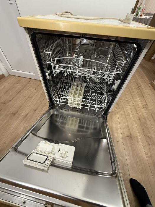 Садомиалня Midea