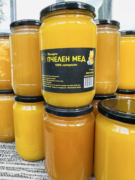 Мед 100 % натурален пчелен мед.