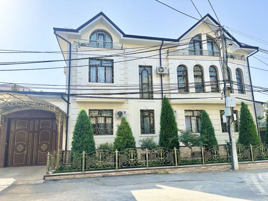 Гранд мир Отель! Сдаётся 10 ком евро дом под офис или под жилье! Срочн