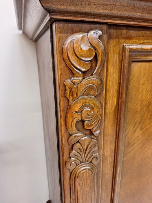 Комод,  скрин, бюфет,  шкаф с дърворезба