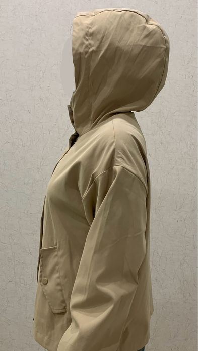 Куртка бежевая 48р (плащевка)