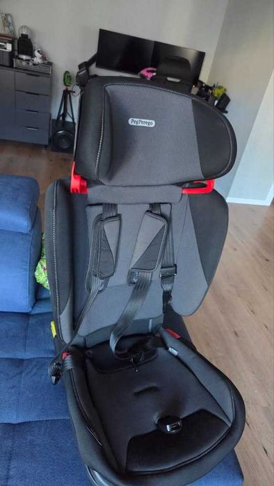 Продавам детско столче PegPerego, регулируемо от 9 до 18кг