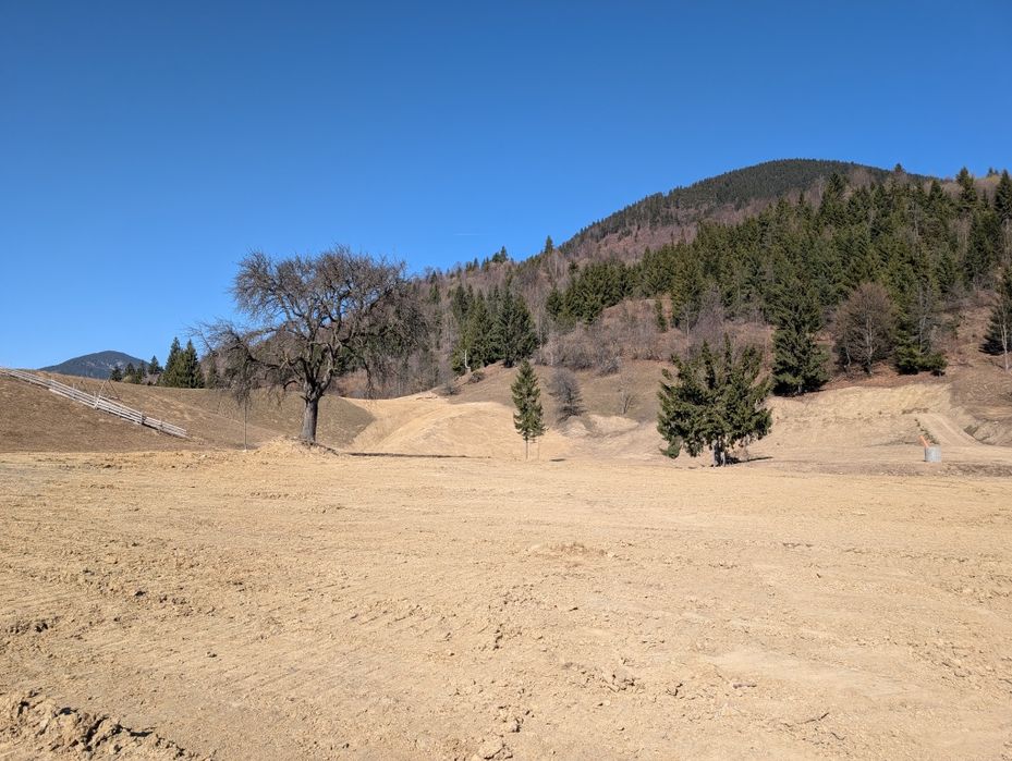 Teren Panoramic cu vedere spre lacul Colibita