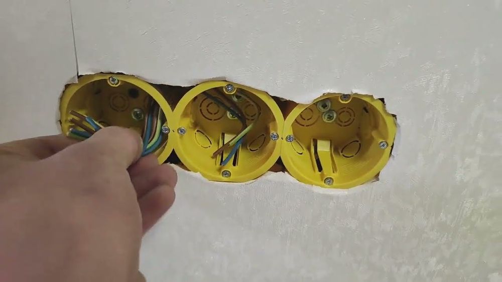 Eliktrika ishlarini qilamiz