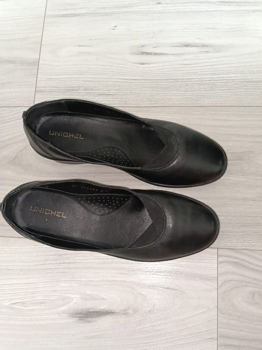 Продам 2 пары туфли.Натуральная кожа .