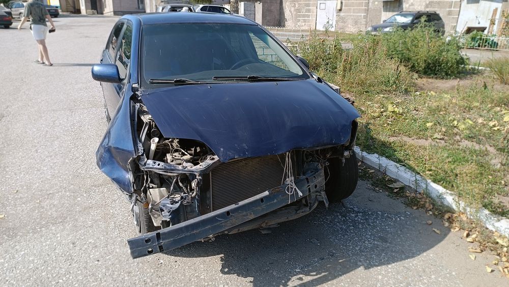 Toyota Corolla 2004, 1.6, после ДТП