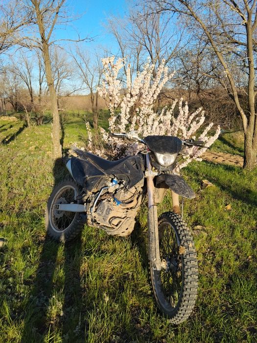Продам эндуро 250 кубов