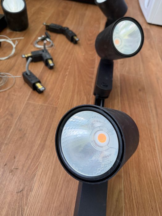 REVOC 4000 930 este un spot proiector LED track light corp direcțional