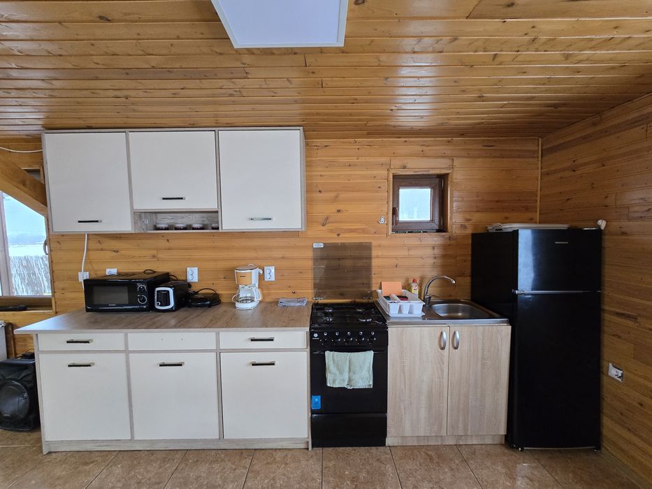 Închiriez cabană cu ciubăr