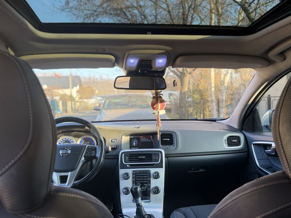 Volvo S60 R-Design D3 * 2.0 5 cilindri(motor volvo) * Euro 5 * Manual