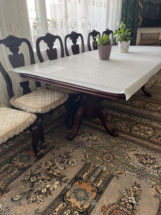 Продам гостиный стол со стульями