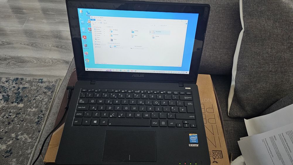 Laptop ASUS X200CA touchscreen,impecabil