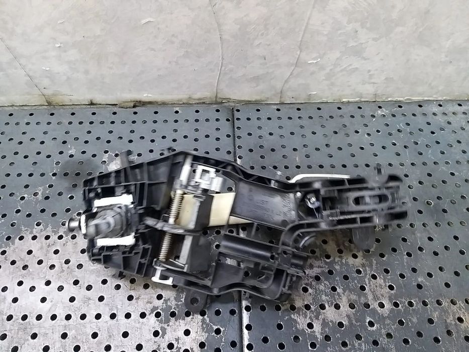 Maner usa stanga fata vw touran 3 517837811h