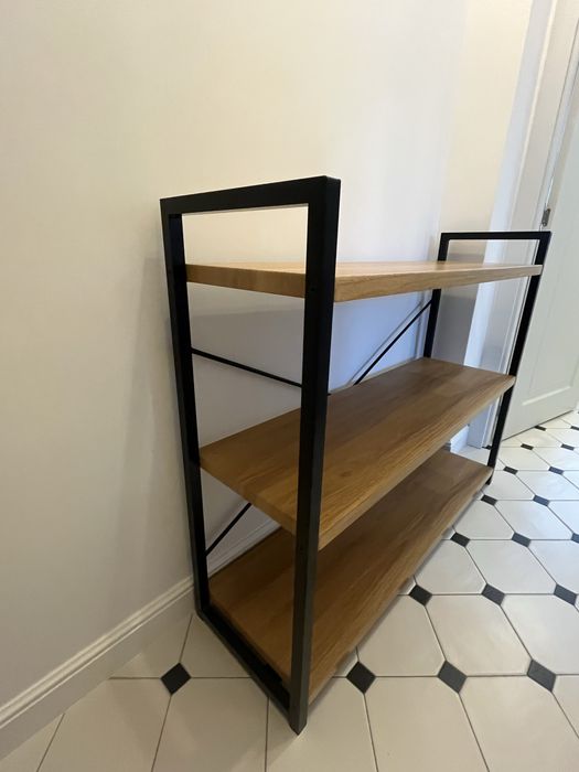 Comoda cadru metalic