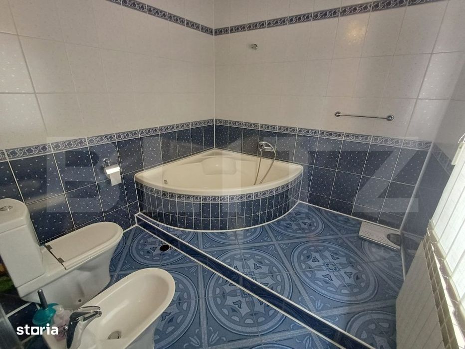 Vila de vanzare, 310 mp, teren 698 mp, zona Burdujeni