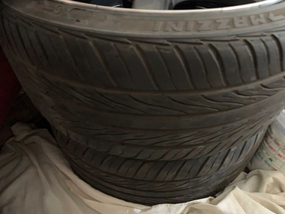 летние шины   245/35 r19