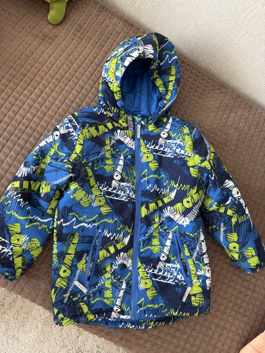 Продам куртку на мальчика