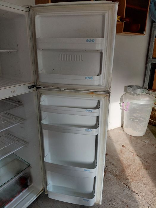 Холодильник LG, в рабочем состоянии