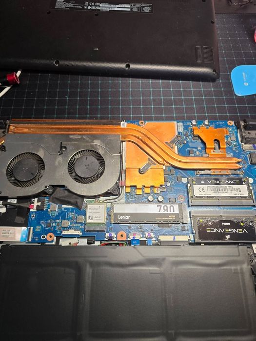 Curățare laptop + schimb pastă termoconductoare Brașov