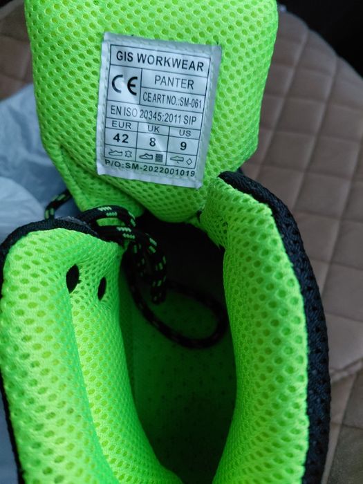 Продается спец обувь