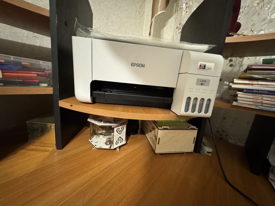 Угловой компьютерный стол