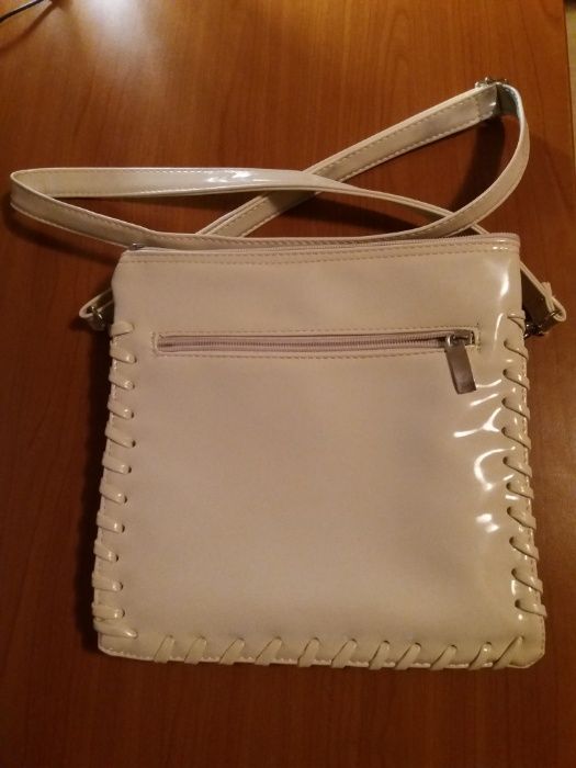 Geanta de umar lacuita bej