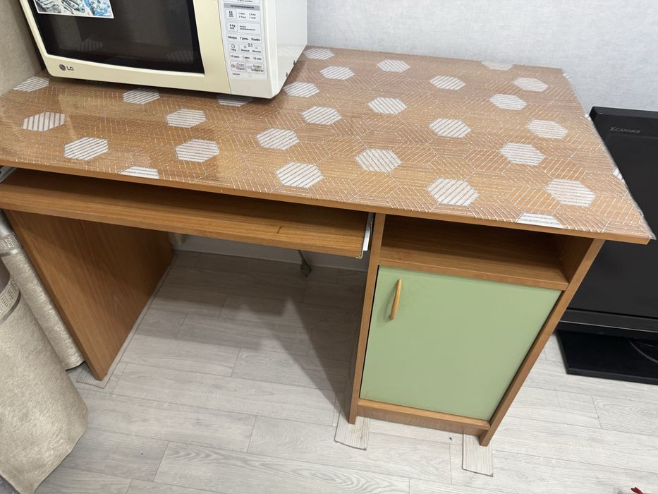 Продам компьютерный стол