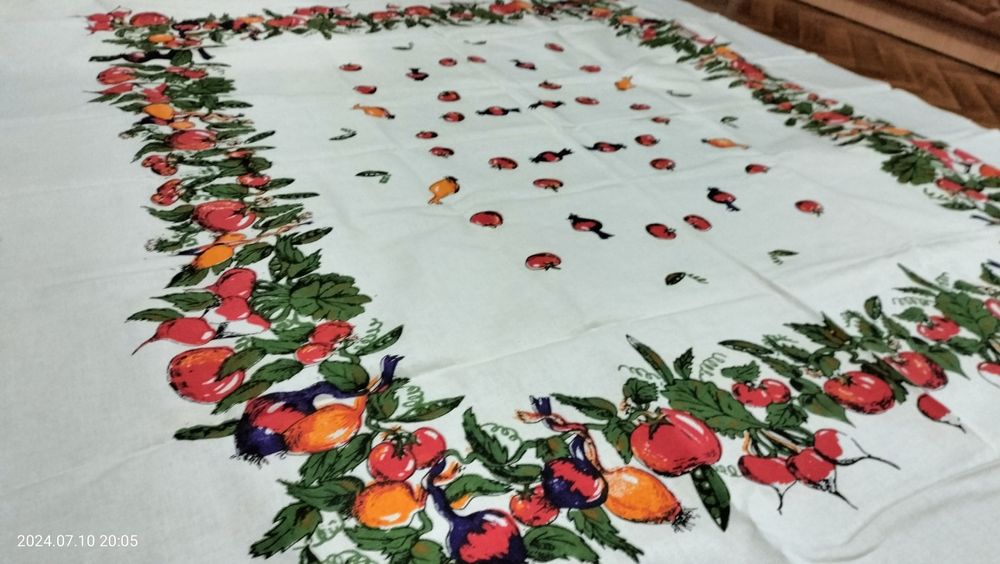 Продам тканевую скатерть