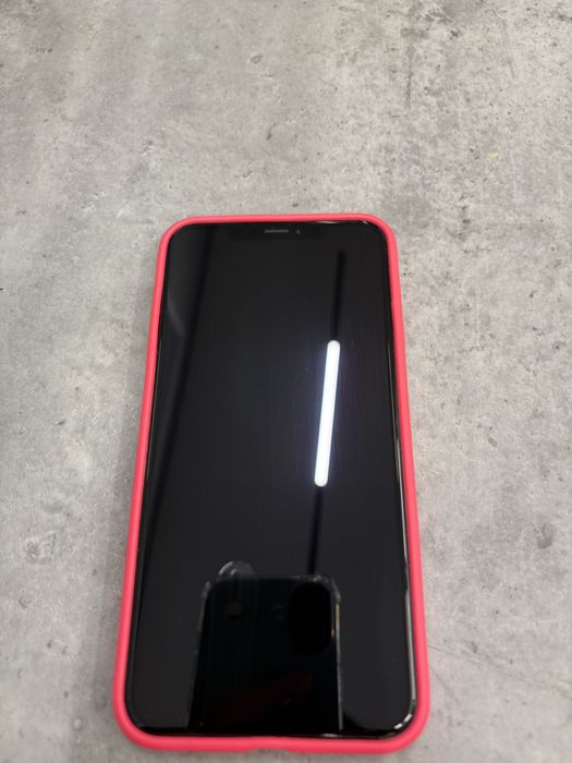 iPhone XS Max 256GB — в отличном состоянии.