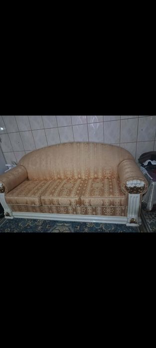 Vând canapea  stil clasic