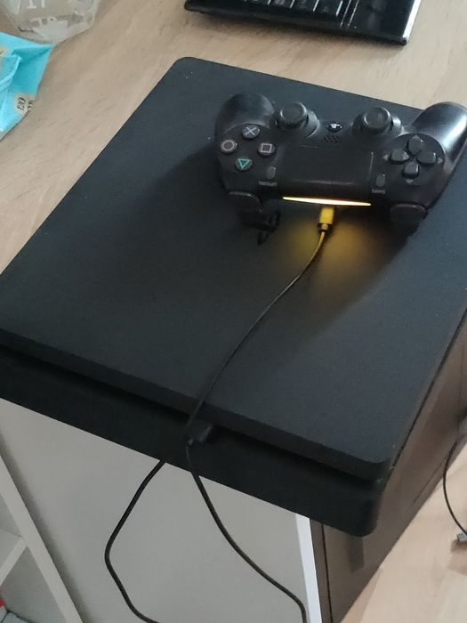 PS4 slim приставка срочно