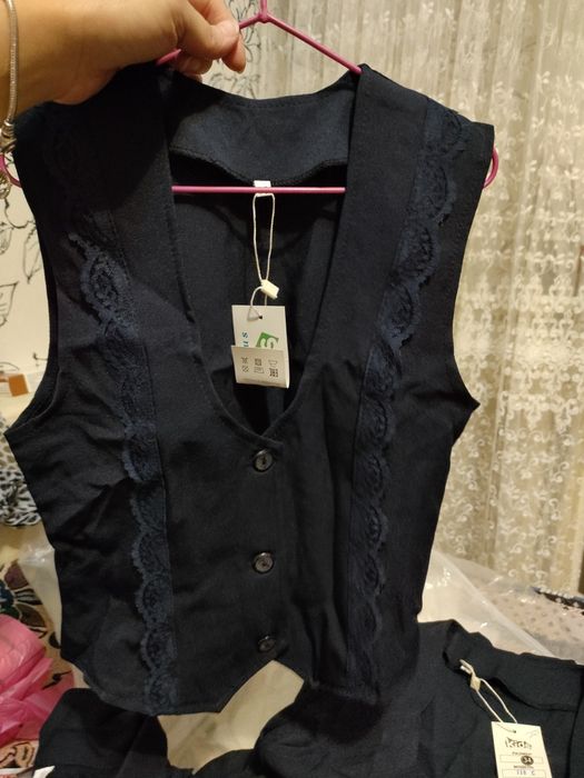 Продам школьные жилеты пиджаки