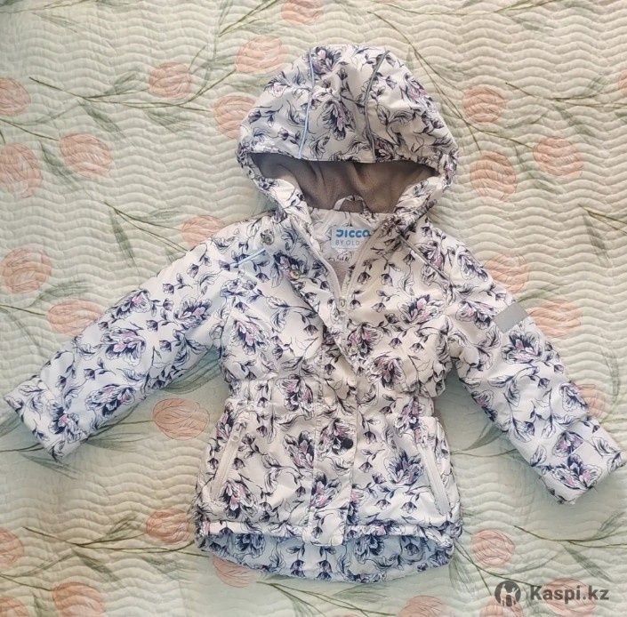 Куртка на девочку 3-4 года