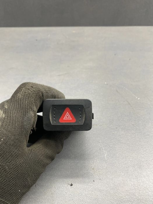 Buton avarie AJ0 953 235 C Volkswagen VW Golf 1998 1.4 MT (75 hp)