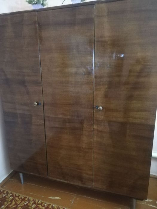 Срочно и дёшево продаётся мебель для спальни  в отличном состоянии