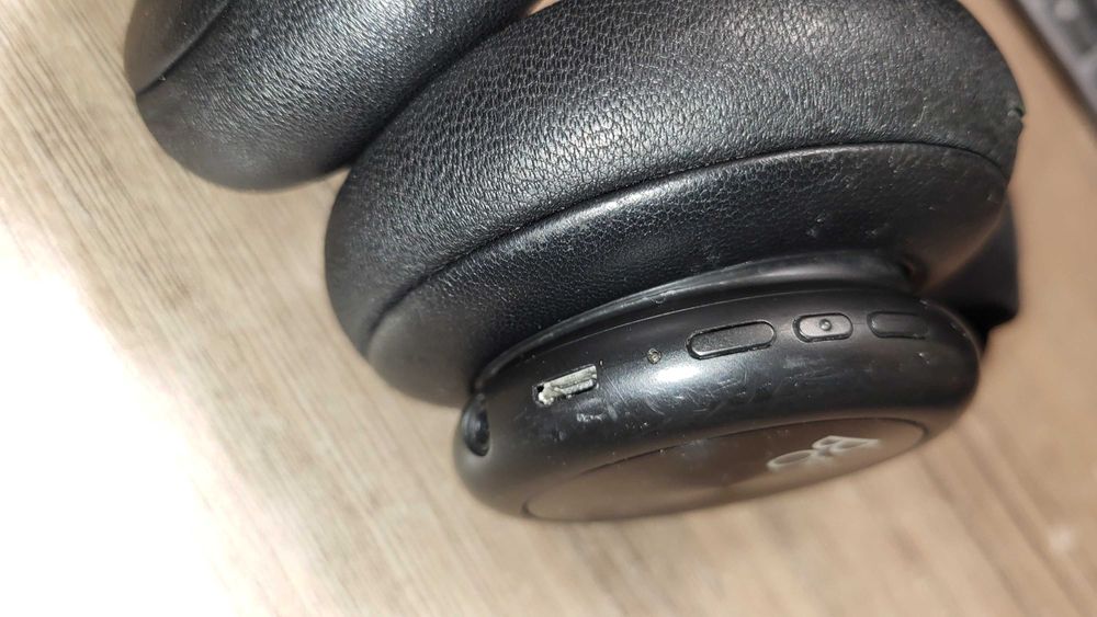 Bang & Olufsen BeoPlay H4 casti fuctionale urme de uzura