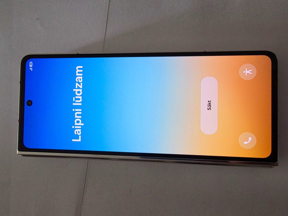 Samsung Galaxy Z Fold 5 | 12GB RAM | 256GB | Цвят Крем | Като нов!