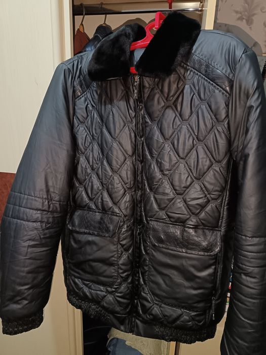 Куртка сотилади кишги