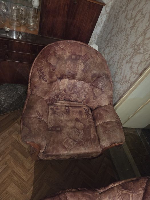Холова гарнитура диван и два фотьойла