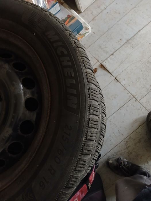 Vând cauciucuri de iarna Michelin