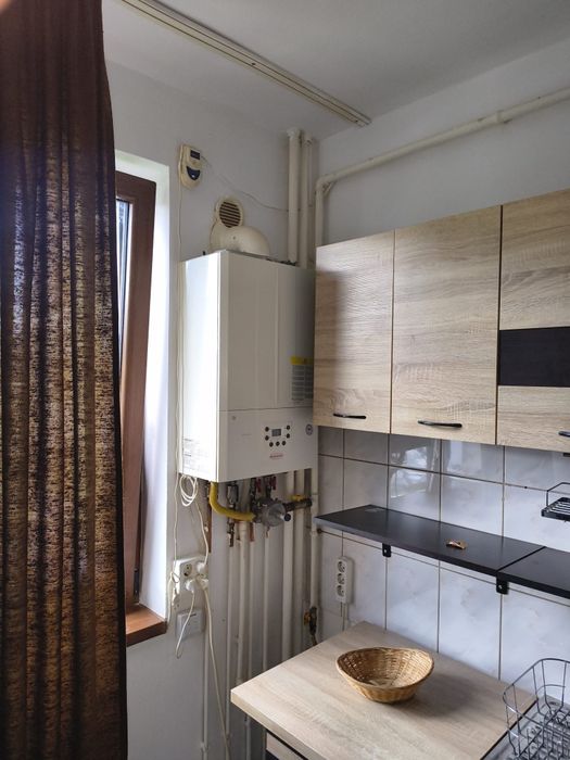 De închiriat: Garsonieră confort 1, 43m², complet mobilată și utilată – Centrală Proprie