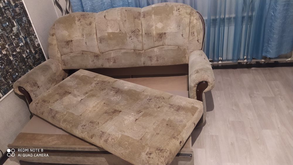 Даром диван раздвежной и кресло
