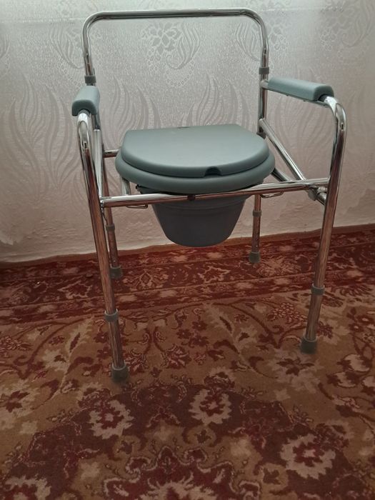 Scaun pentru persoane invalide cu WC