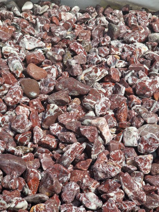 Piatra decorativa, petricele rotungite, granit amenajare curte casă