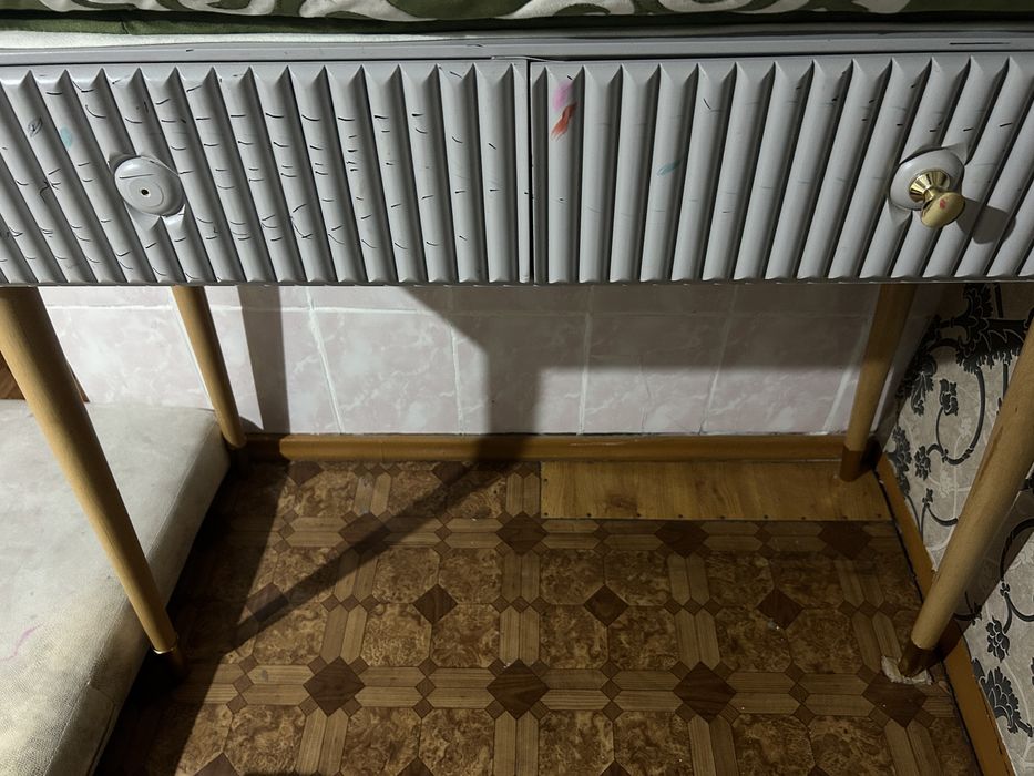 Срочно продам комод на ножке
