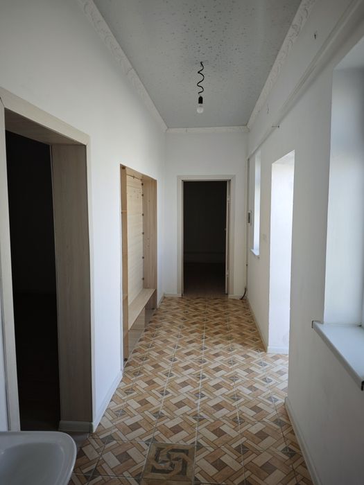 Жер үй сатылады.